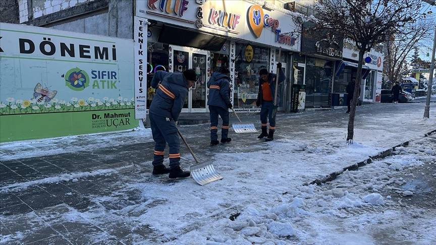 Doğu Anadolu'da kar yağışı durdu, soğuk hava etkisini koruyor 17